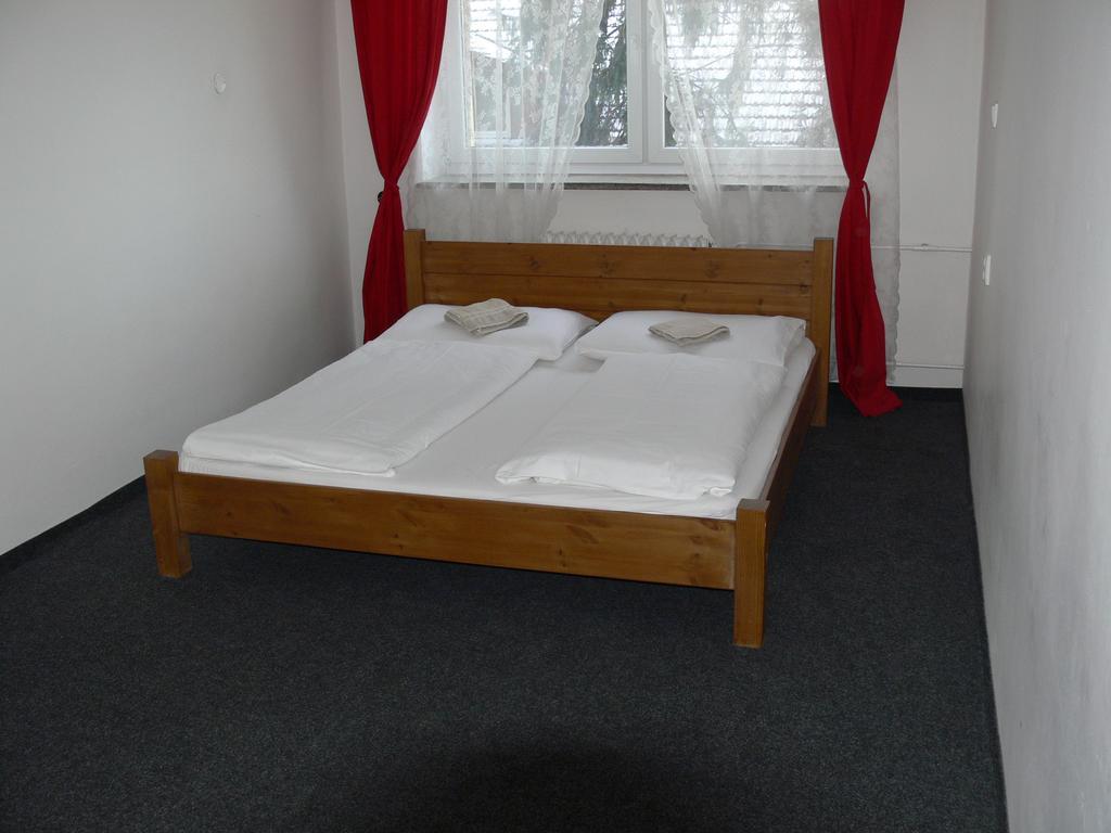 Motel Lazza à Brno Extérieur photo