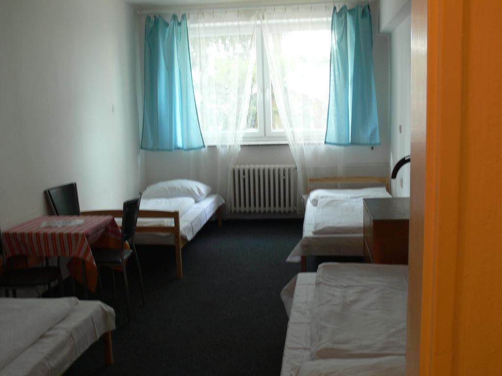 Motel Lazza à Brno Extérieur photo